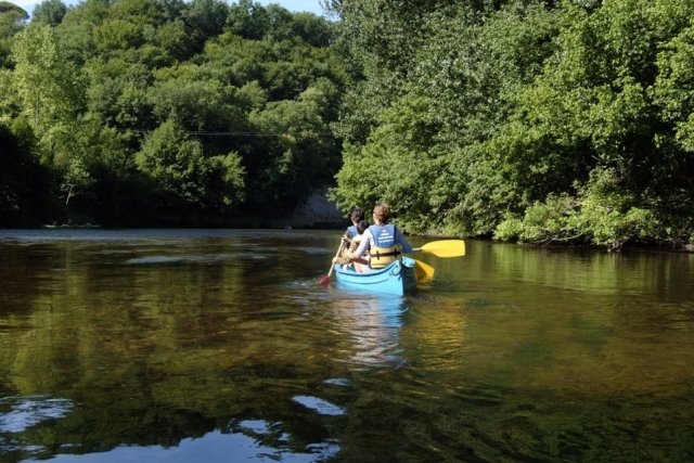  Passeio de canoa em família 